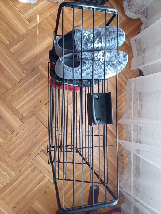 Продавам метална стойка за обувки