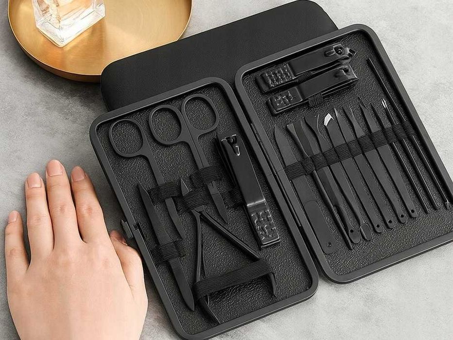 Set manichiura pedichiura 18 piese foarfeca unghii cleste pile