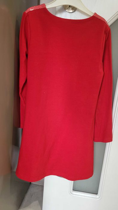 Продавам детски коледни роклички р.122