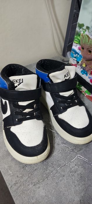 Кросовки на мальчика.