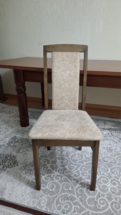 Стол со стульями