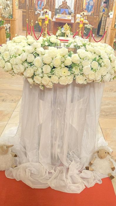 Decor flori - cristelniță  botez/ cununie