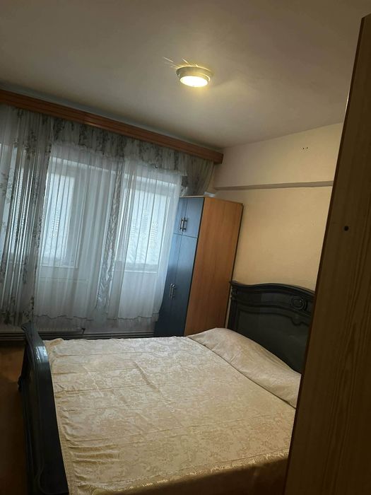 Închiriez apartament zona centrala