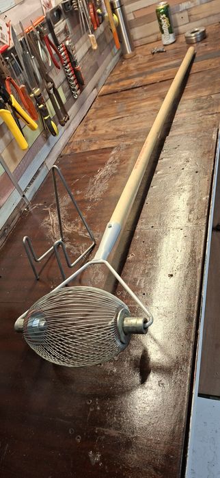 Ръчен уред за събиране на лешници ( Рол-блитз) .