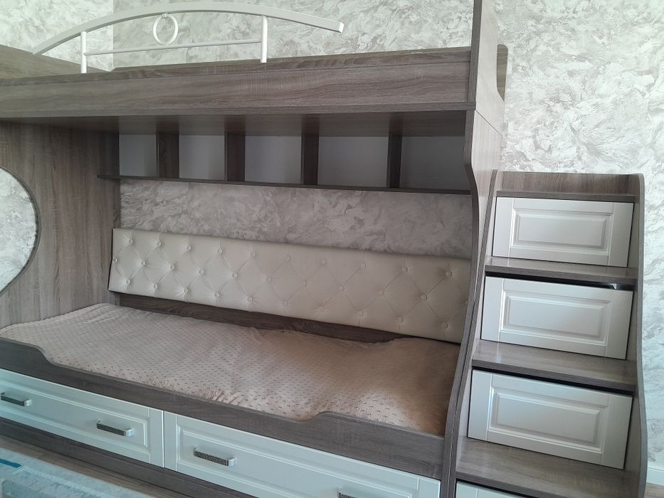 Продам двухярусную кровать