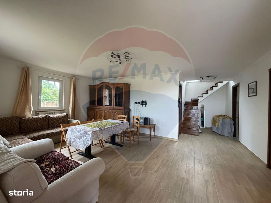 Casă cu 5 camere de vanzare (P+M) in comuna Bolotesti si teren 6266 mp