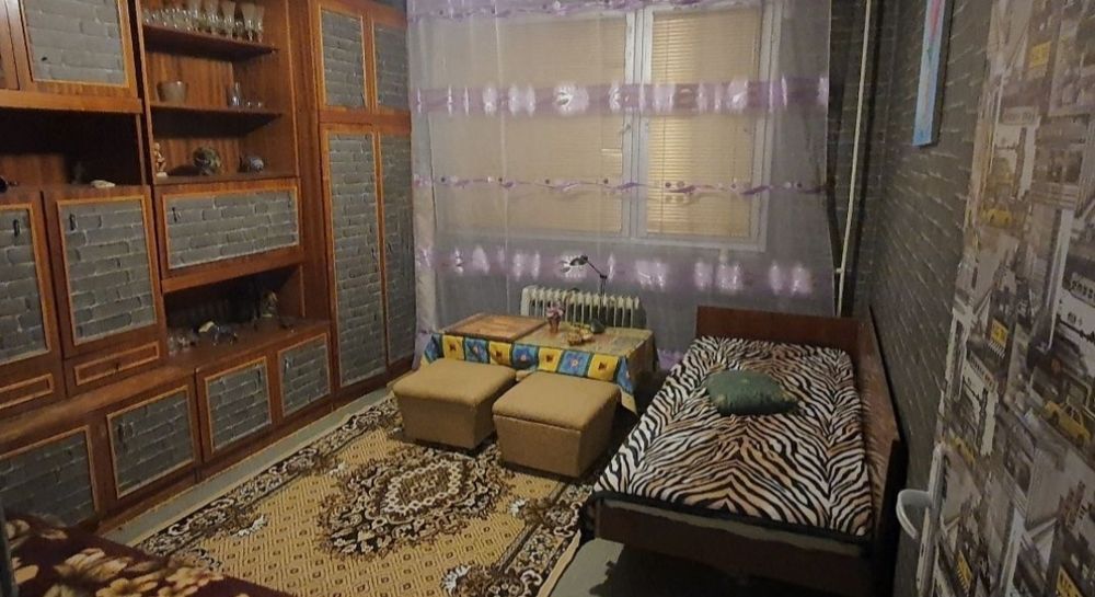 Дава се под наем Двустаен апартамент в Плевен, Широк център - 52 кв.м за 193.8 € - Снимка #1