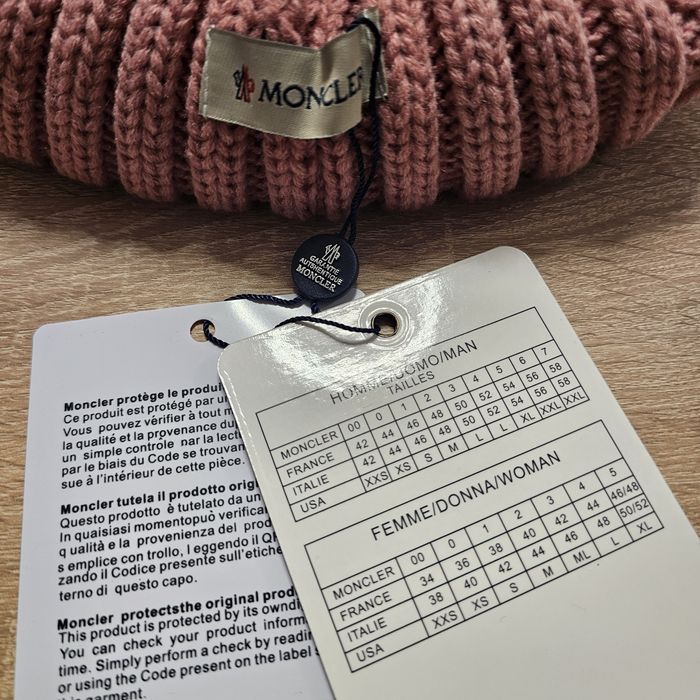Caciula Moncler noua cu eticheta