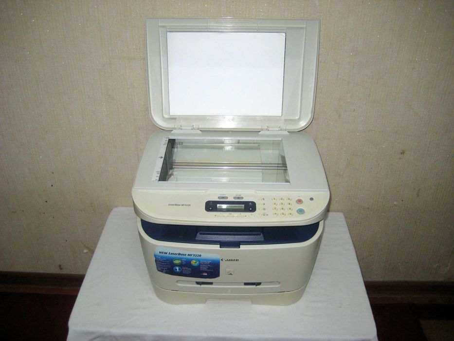 Canon 3220 лазерный принтер 3 в одном почти новая!