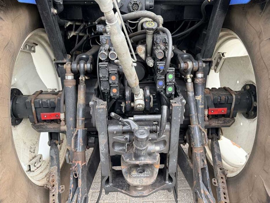 Трактор колесный New Holland TS90 4WD
