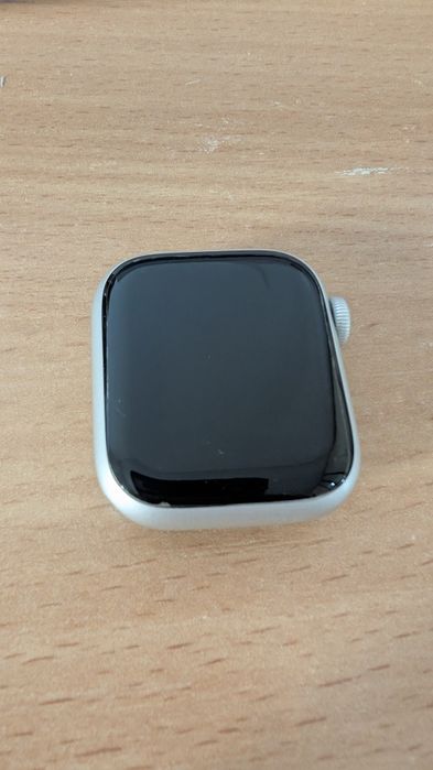 Apple Watch Series 8 – 41 mm, Silver Aluminum cu folie de protecție.