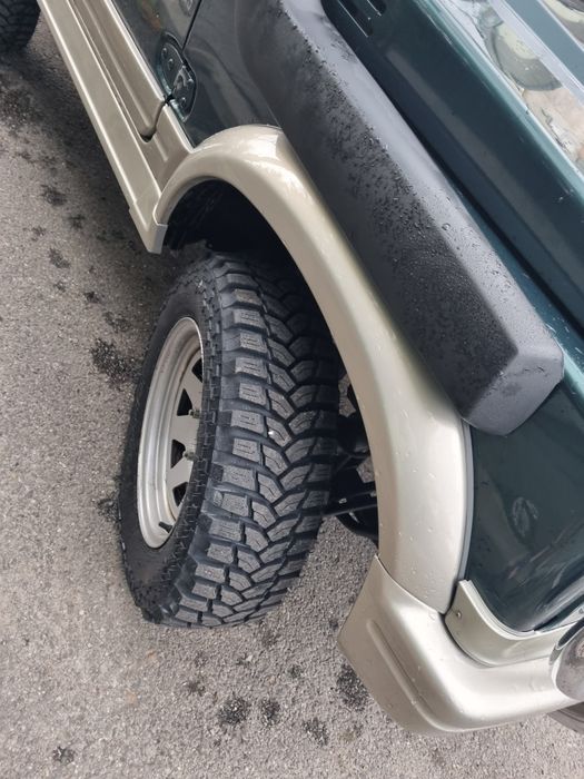 Vând Suzuki  Samurai