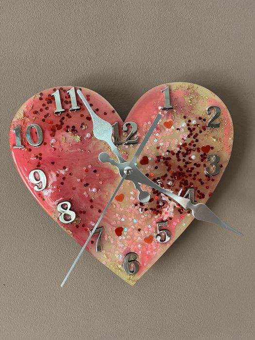 Стенен часовник от епоксидна смола