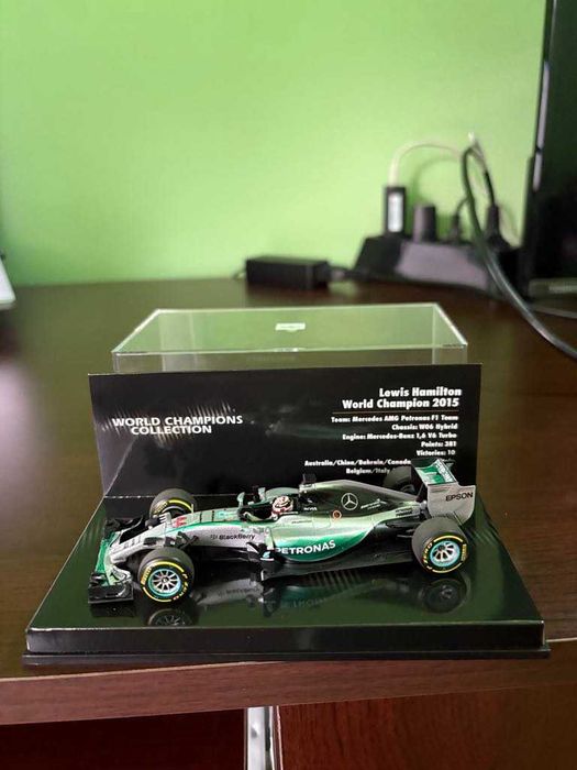 продавам колекция формула 1 на  Lewis Hamilton MINICHAMPS 1/43 Мercedes