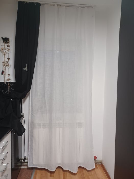 Perdea albă     .