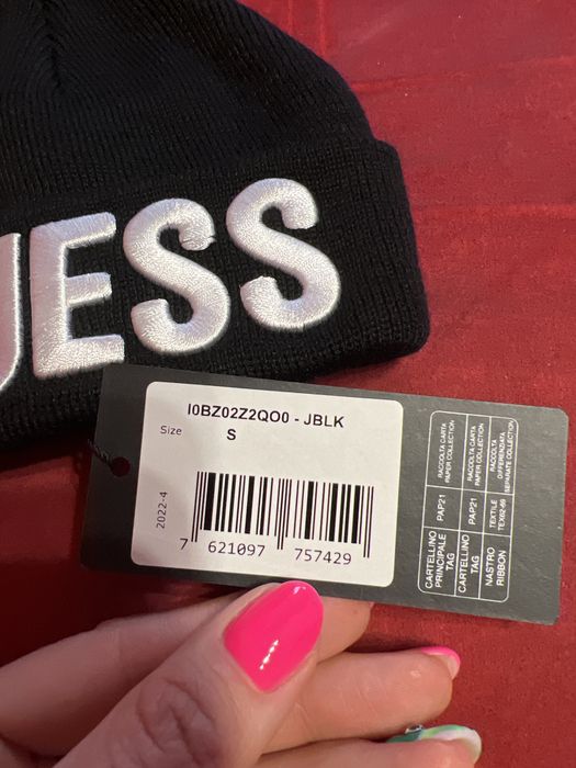 Guess- детска шапка. За дете 0-6 месеца