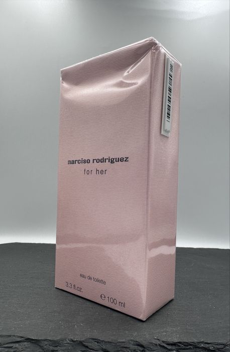 Narciso Rodriguez apa de toaleta