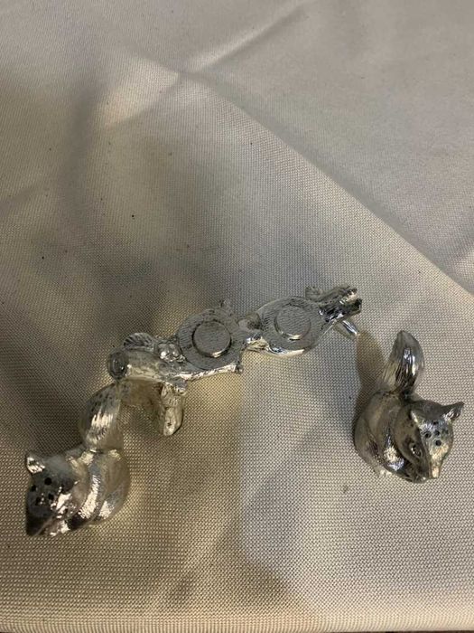 Sararita din metal Veverite