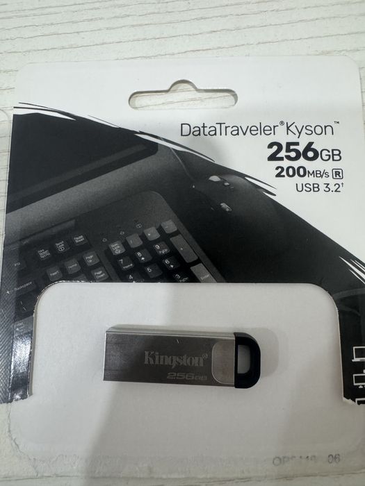 Продам флешку 256 гб новая