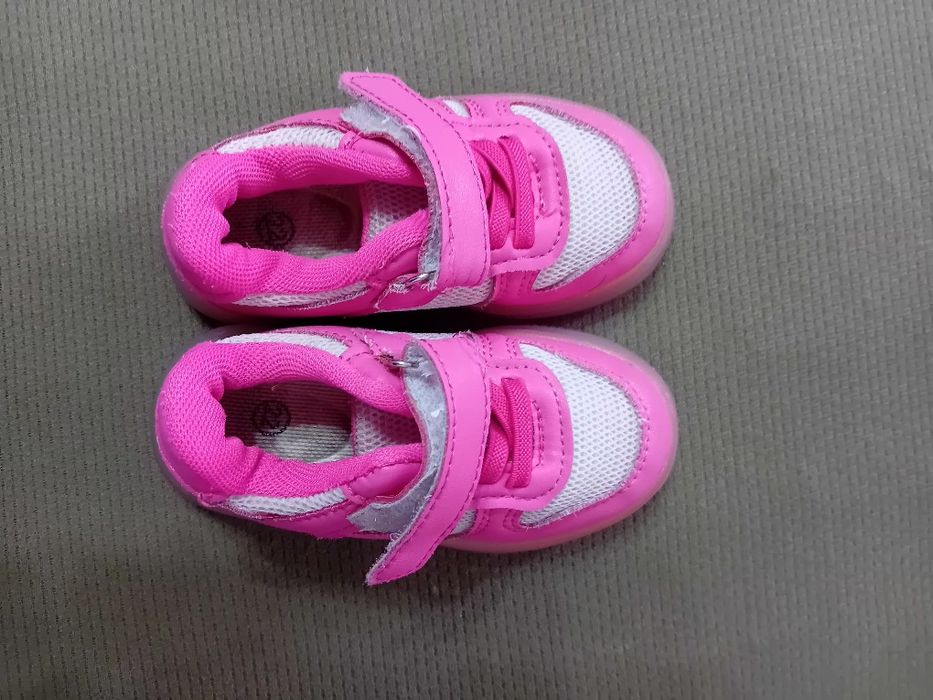 Adidasi roz marime 22
