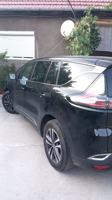 Vând Renault avariat