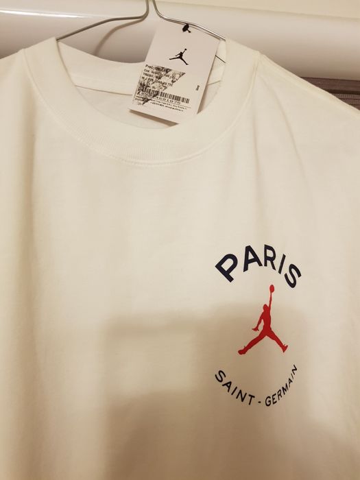 Tricou de băiat mai mare din bumbac se vinde la mine pentru tine .