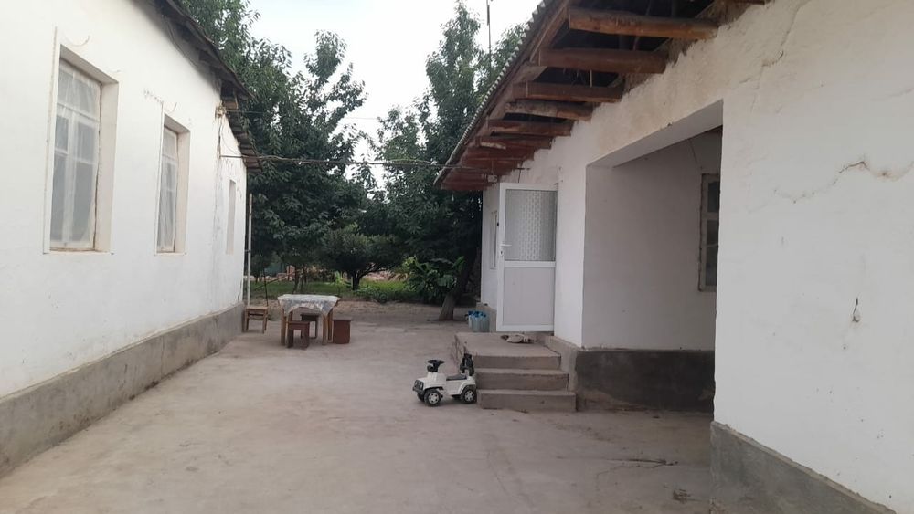 Bostonliq tumani Qziltuda hovli sotiladi