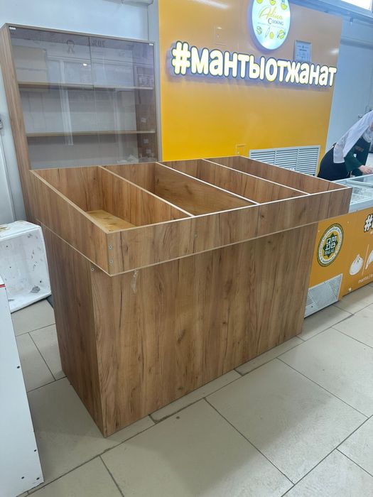 Продам шкаф витрину для  магазина