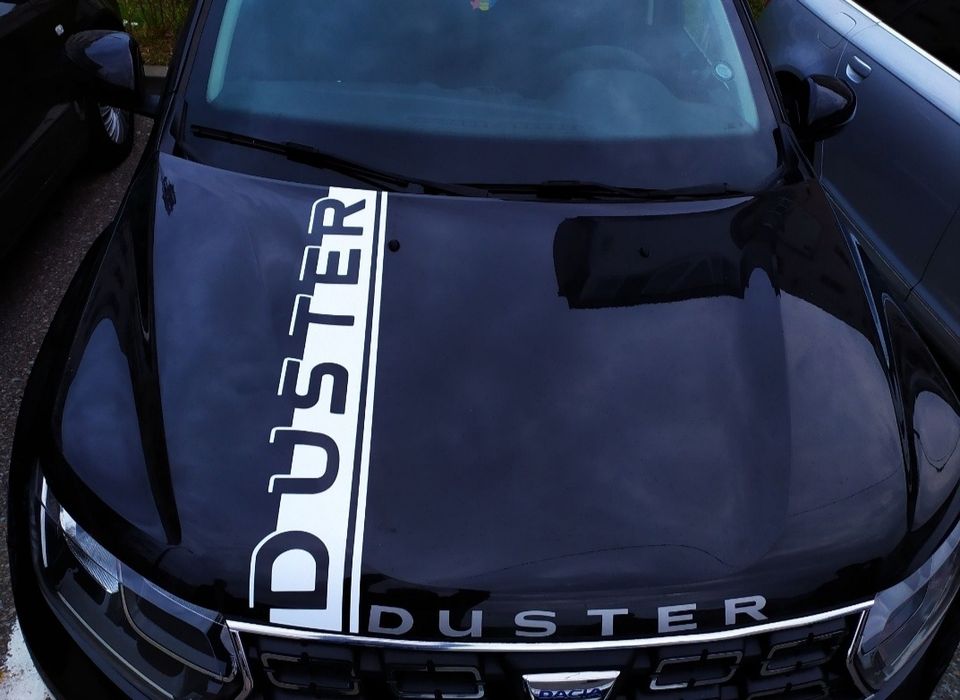 Linii sport capota Dacia Duster