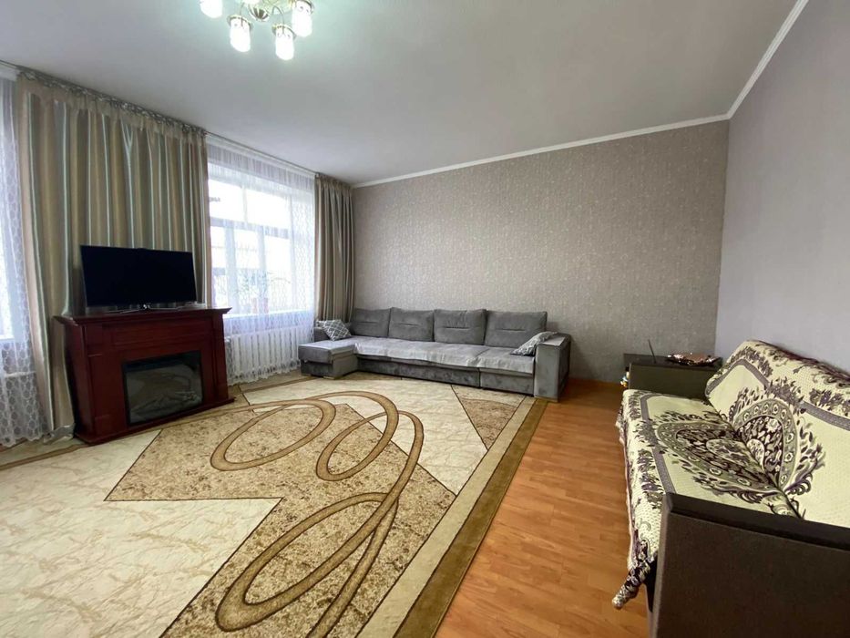 Продам 2 ком квартиру 85 кв м!