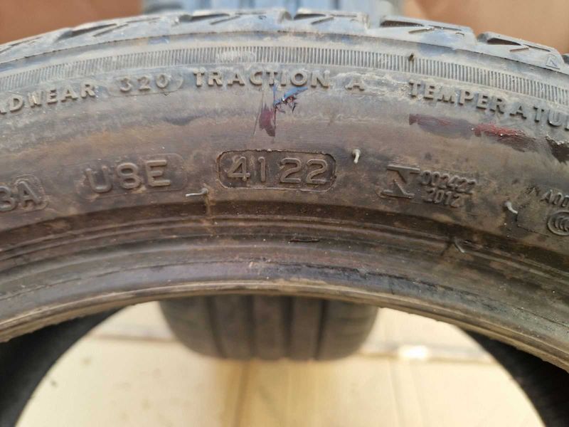 2 Bridgestone R18 255/40
летни гуми
DOT4122
