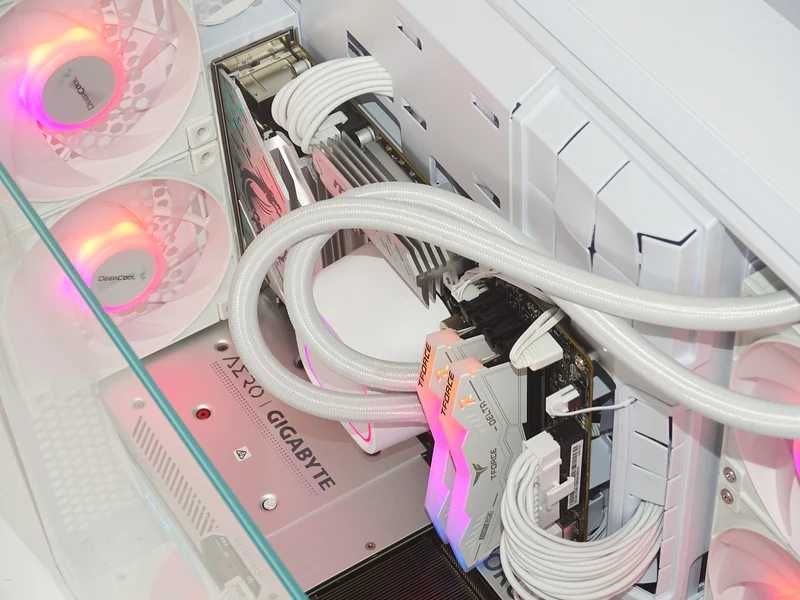 Нов | Гаранция | Ryzen 7800X3D | RTX 5070 | 32 GB RAM | Геймърски