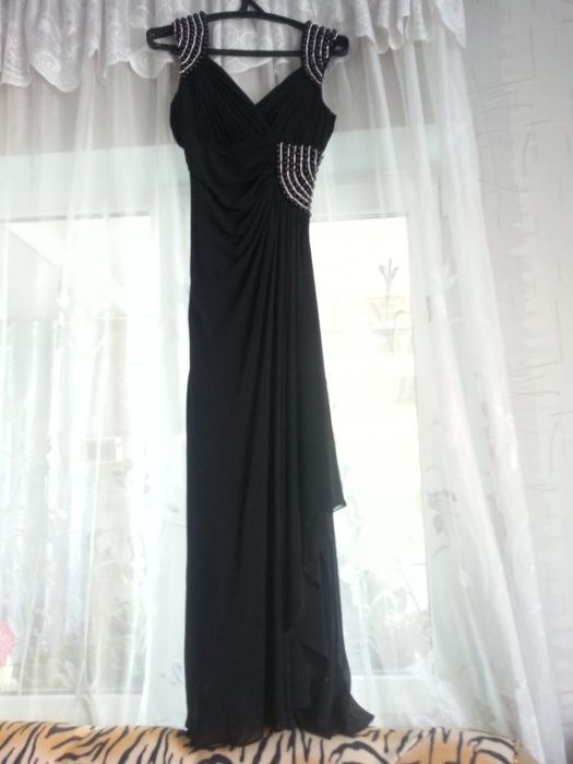 Черное длинное платье