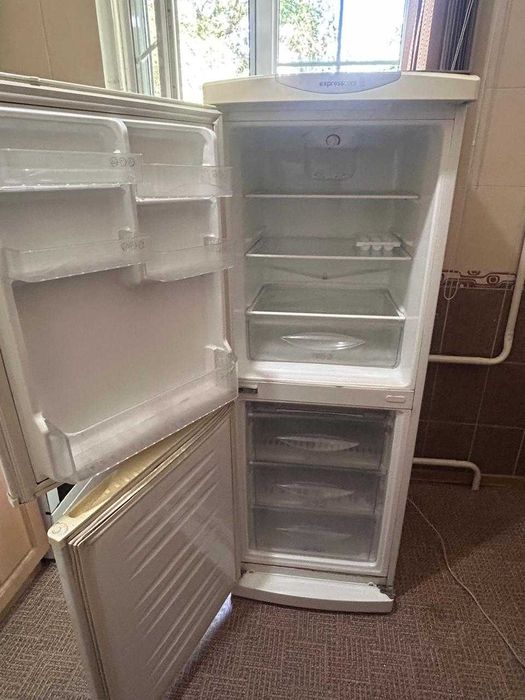 Продам холодильник LG