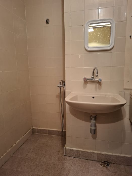 Дава се под наем Едностаен апартамент в Хасково, Център - 50 кв.м за 178.5 € - Снимка #7