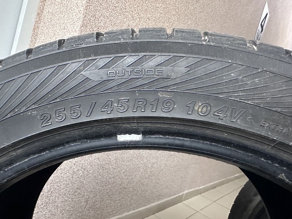 255/45/19 YOKOHAMA