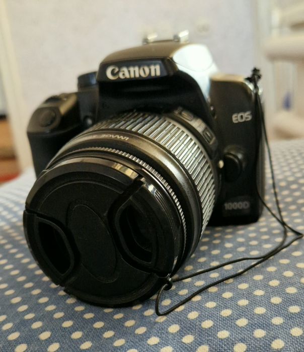 Фотоапарат Canon EOS 1000 D