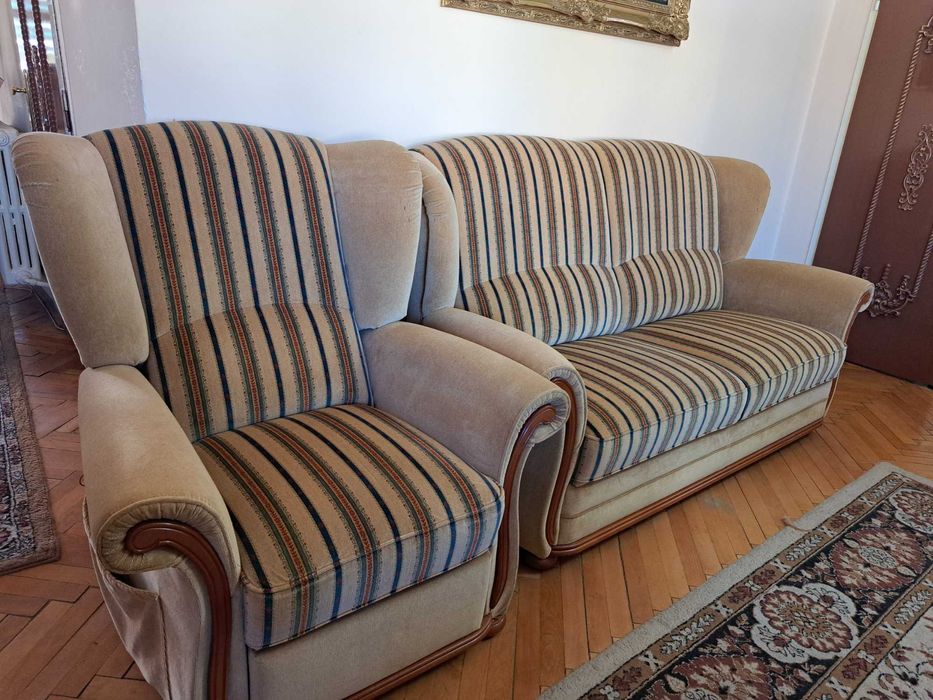 Vand Canapea din lemn masiv plus fotoliu reglabil