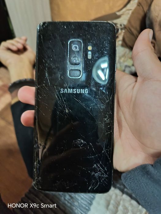 Продам самсунг с9+