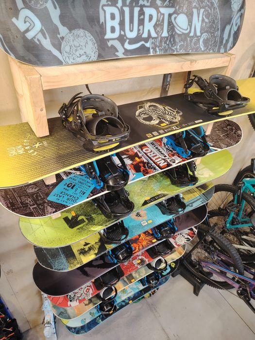 Vând Snowboard cu Legaturi