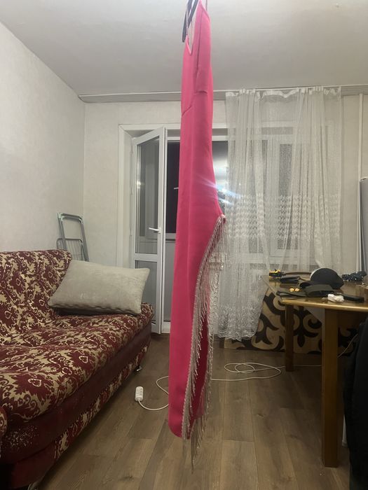 Платье есть ещё свадебное