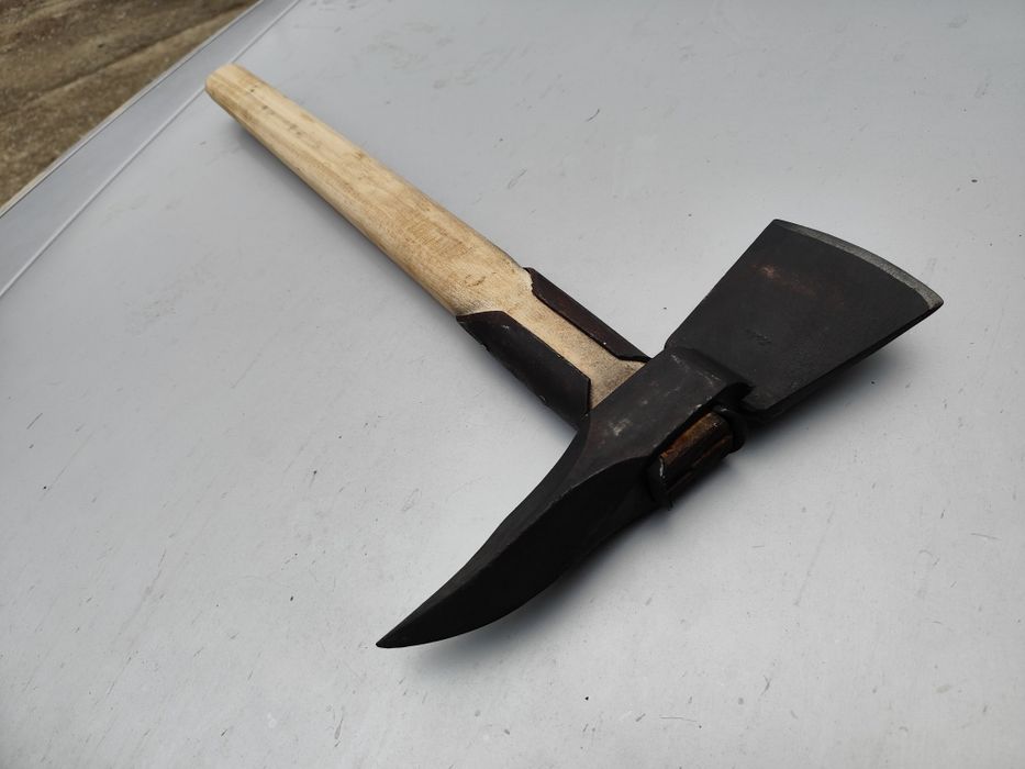 Голяма Киркобрадва
Тегло с дръжката 3,160кг
Дължина остриетата 35см
Ос