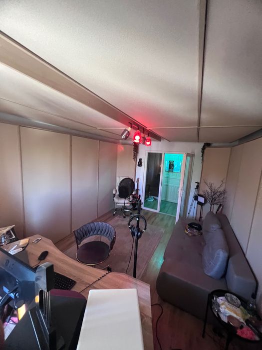 Studio Audio / Predare chirie(300 euro lunar cu tot cu utilitati)