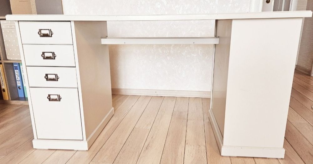 Бюро Икеа 140x72 см