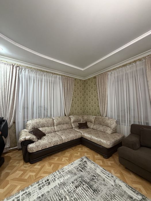Продам партерные шторы (3 шт)
