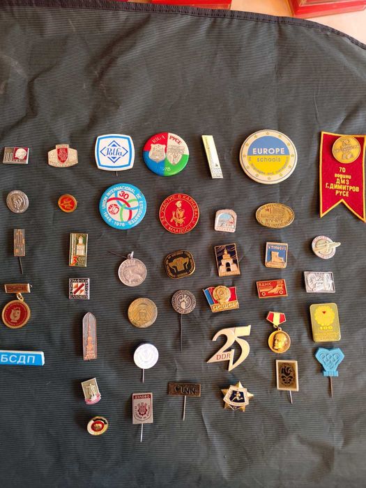 Значки лот 40 броя.