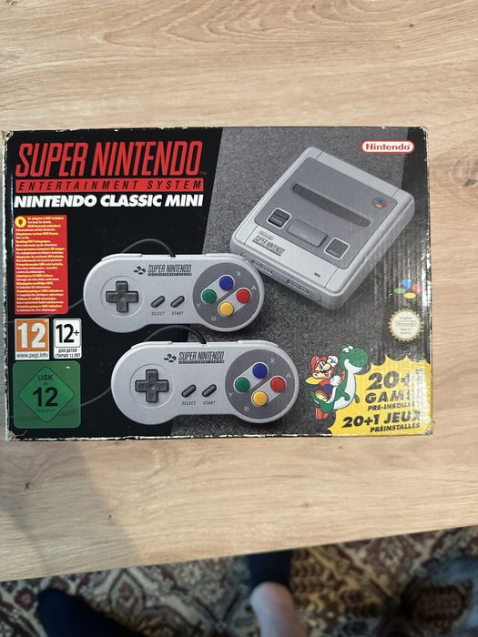 Consola super nintendo classic mini in cutie. Vine cu ambele joystickuri