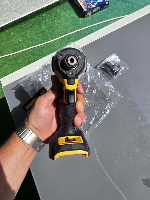 Șurubelnița filetanta impact biți Dewalt DCF-850
