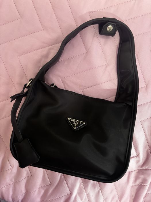 Geanta Prada eleganta