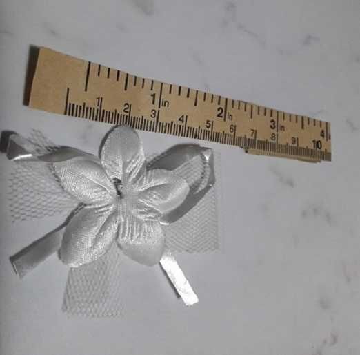 Cocarde/ flori nunta (material textil)